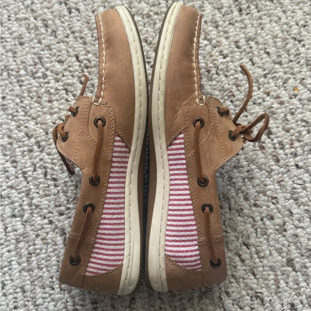Sperry women’s seersucker boat shoes - Picture 2 of 5